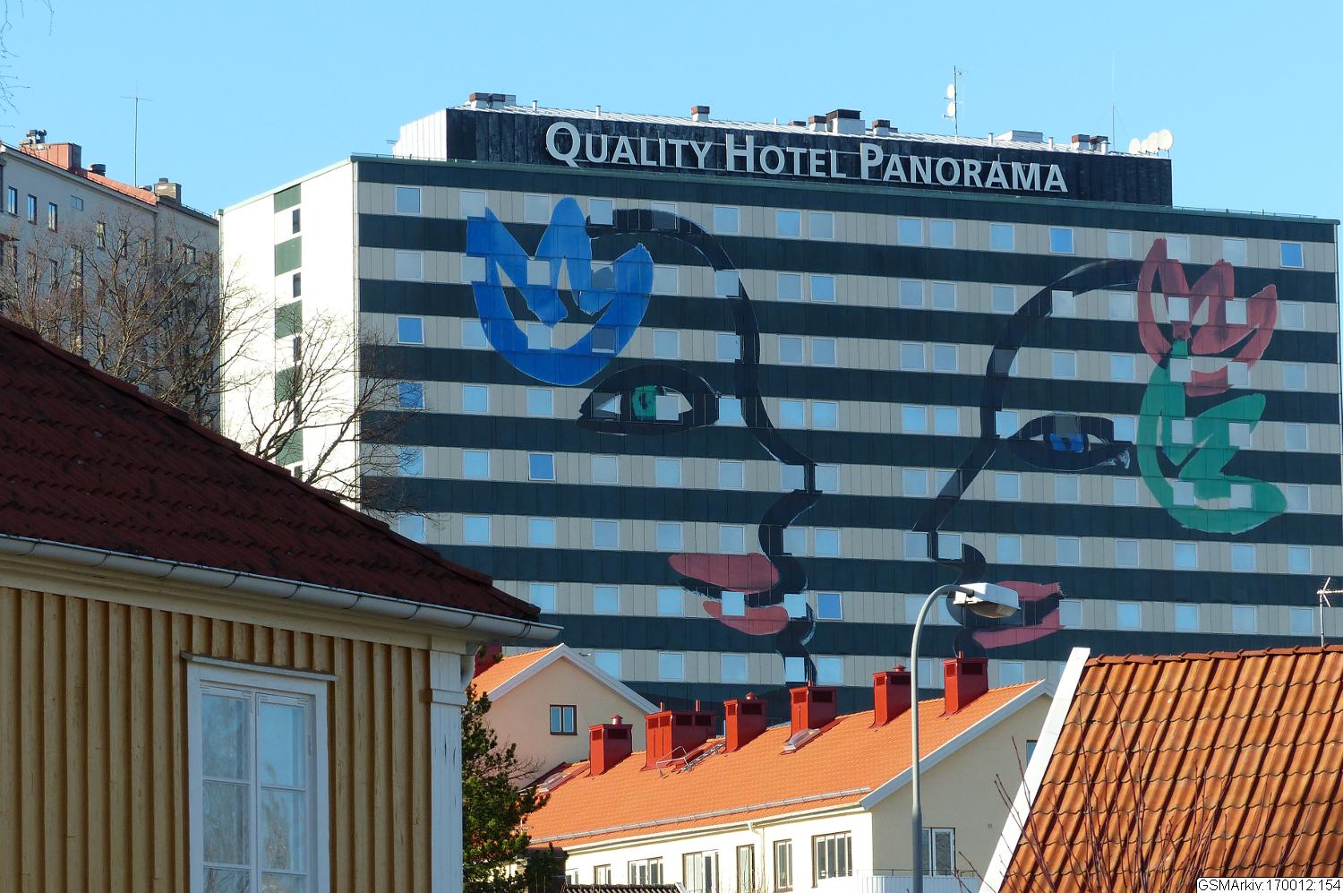 Hustak och hotellet QUALITY HOTEL PANORAMA i Johanneberg